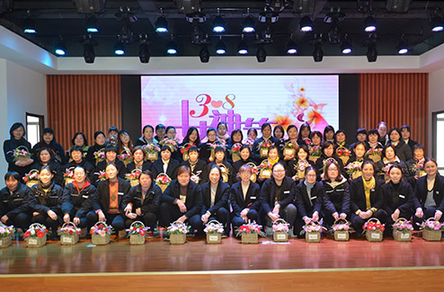 相约浪漫春天，欢度妇女节